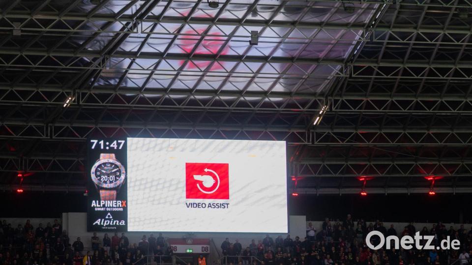 Das International Football Association Board (Ifab) entscheidet über neue Regeln für den Video-Referee. (Archivbild) Bild: Rolf Vennenbernd/dpa