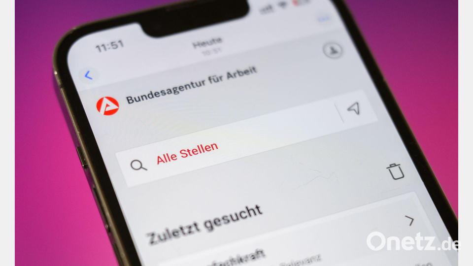 Die Arbeitslosigkeit in Deutschland ist im Februar leicht gesunken, die Zahl der Arbeitslosen bleibt aber oberhalb der Grenze von drei Millionen. Bild: Julian Stratenschulte/dpa