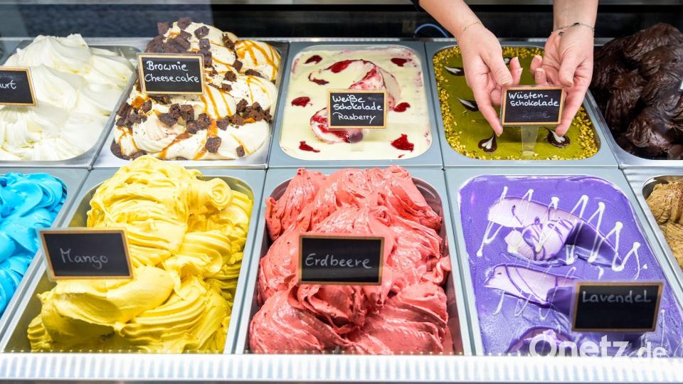 Vor allem Klassiker wie Schokolade und Erdbeere sind in Deutschland gefragt. (Archivbild) Bild: Heiko Rebsch/dpa