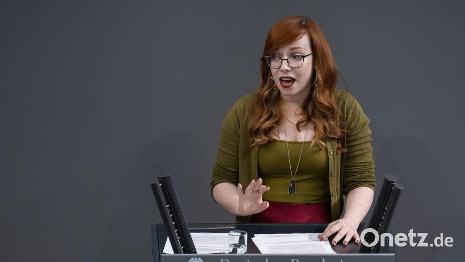 Die Linken-Abgeordnete Kathrin Gebel spricht über Gewalt gegen Frauen und dabei auch über ein eigenes Erlebnis. Bild: Sebastian Christoph Gollnow/dpa