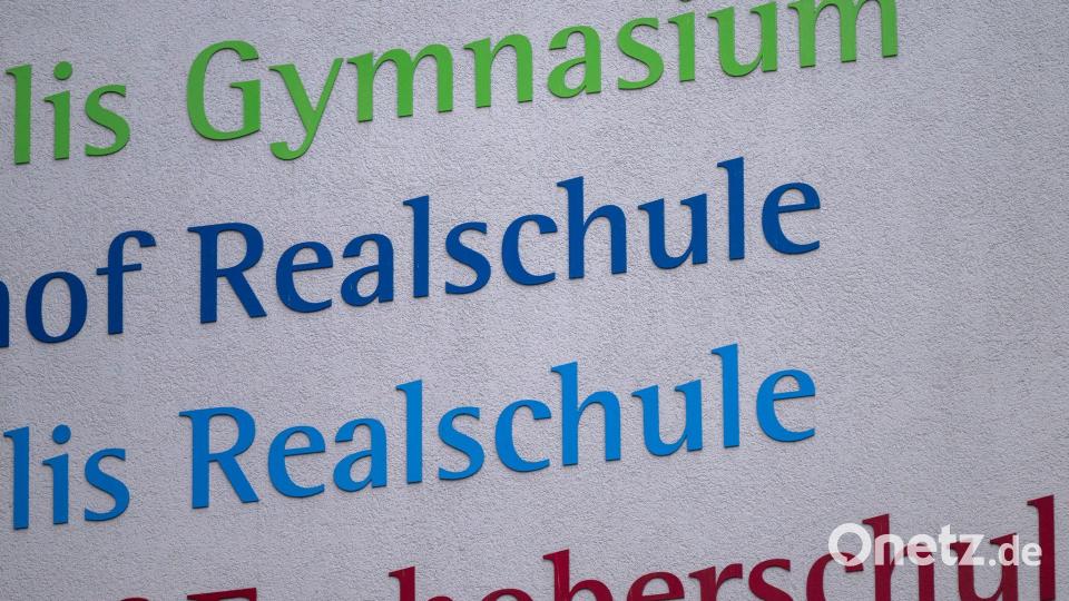 Nicht alle Schulen sind gleichermaßen vom Schuleschwänzen betroffen. (Archivbild) Bild: Peter Kneffel/dpa