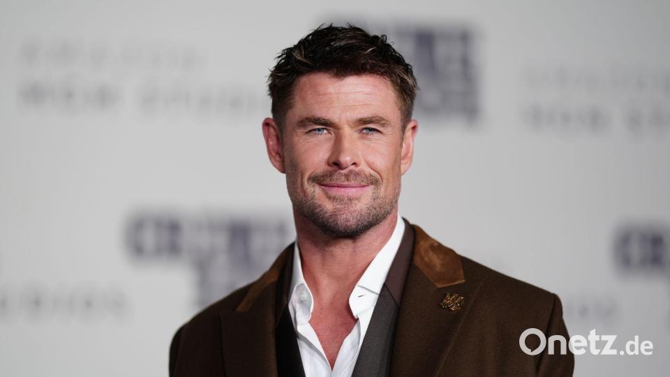 Chris Hemsworth muss den Donnergott Thor beim Armdrücken vertreten. (Archivbild) Bild: Richard Shotwell/Invision/AP/dpa