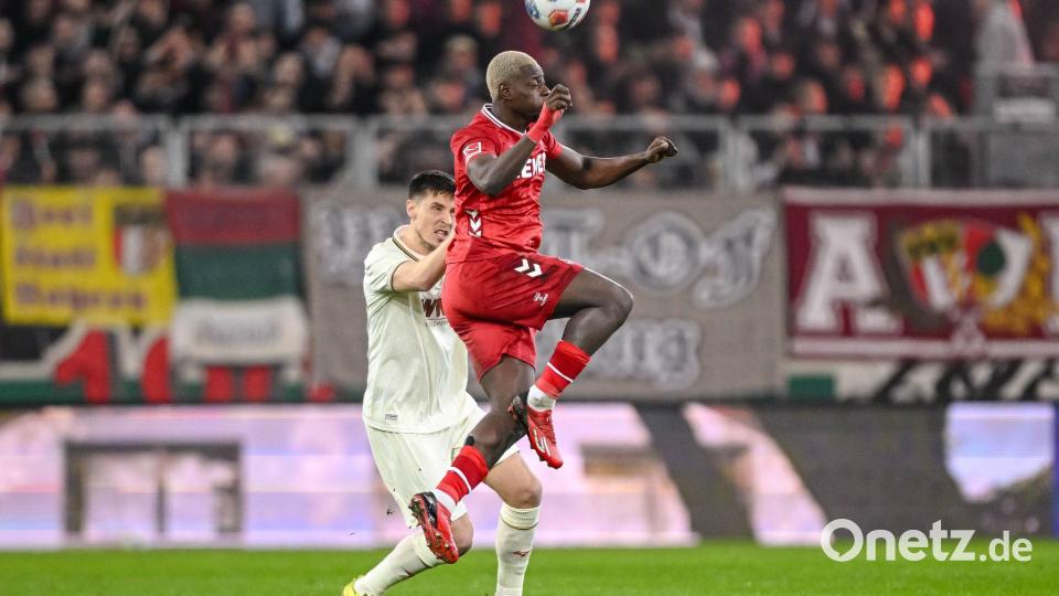 Nach seinem Traumtor aus der Vorwoche traf Ragnar Ache (vorne) diesmal nicht per Fallrückzieher. Bild: Harry Langer/dpa