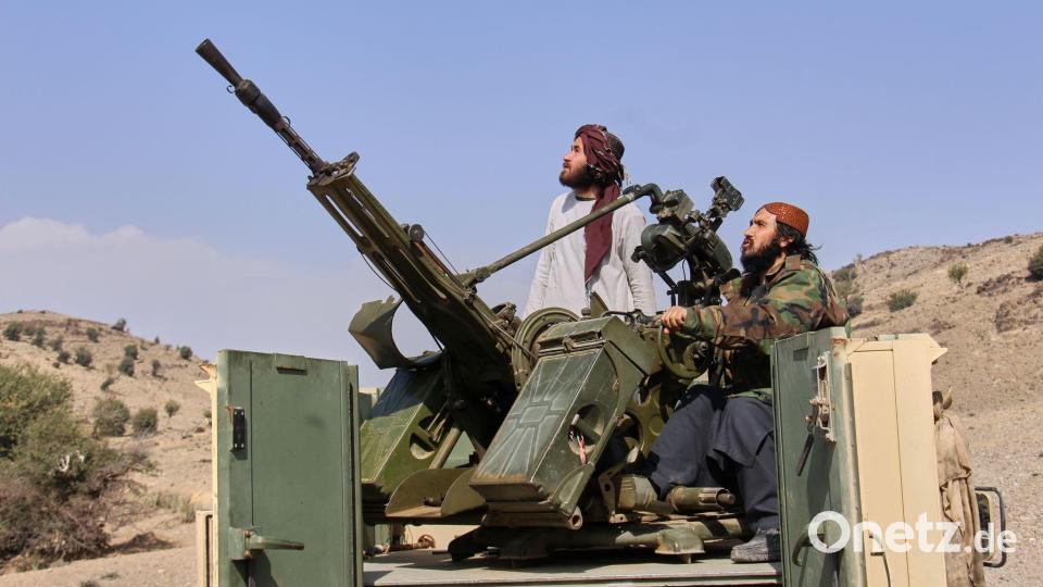 Taliban-Kämpfer griffen am Donnerstagabend pakistanische Stellungen an. Bild: Saifullah Zahir/AP/dpa