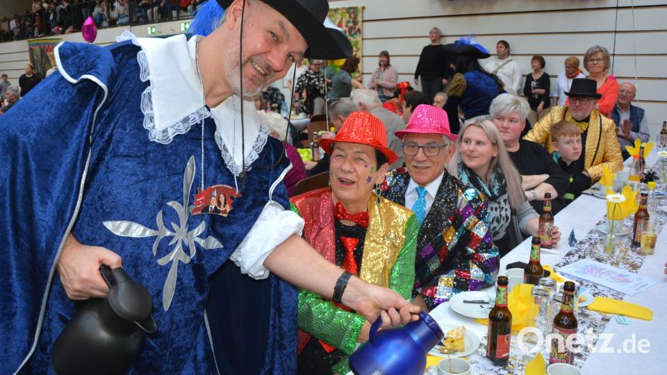 Gut bewirtet und unterhalten werden die Gäste auch beim 46. Seniorenfasching. Die Stadt Mitterteich lädt dazu am Sonntag, 25. Januar, ab 14 Uhr in die Mehrzweckhalle ein. Archivbild: jr