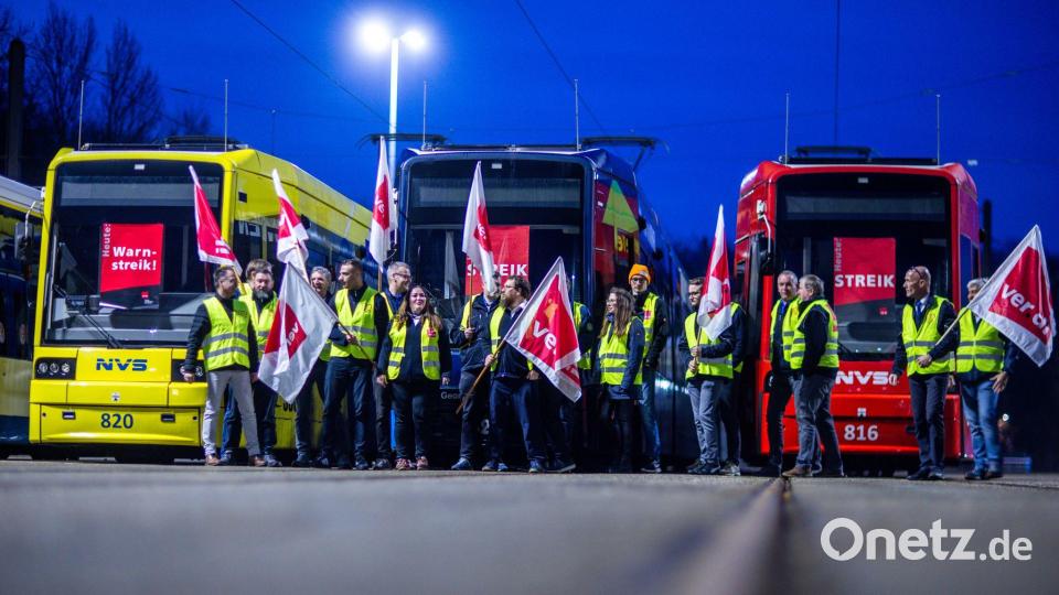 Bundesweit fallen heute und vielerorts auch morgen Busse und Bahnen aus - wegen Warnstreiks. Bild: Jens Büttner/dpa