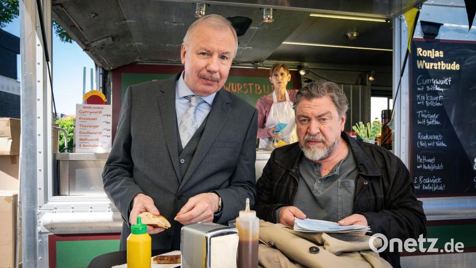 Ludger Pistor, Armin Rohde und Katharina Schmalenberg spielen in „Das Millionenschnitzel“ mit. Bild: WDR/Bavaria Fiction/Thomas Kost/dpa