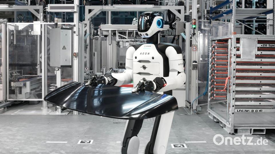 Ziel des Einsatzes soll laut BMW sein, unangenehme oder gefährliche Arbeiten an Roboter auszulagern. Bild: Ken Achluchtmann/BMW/dpa