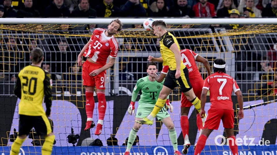 Niko Schlotterbeck (m, in Gelb) köpft zum 1:0 ein. Bild: David Inderlied/dpa