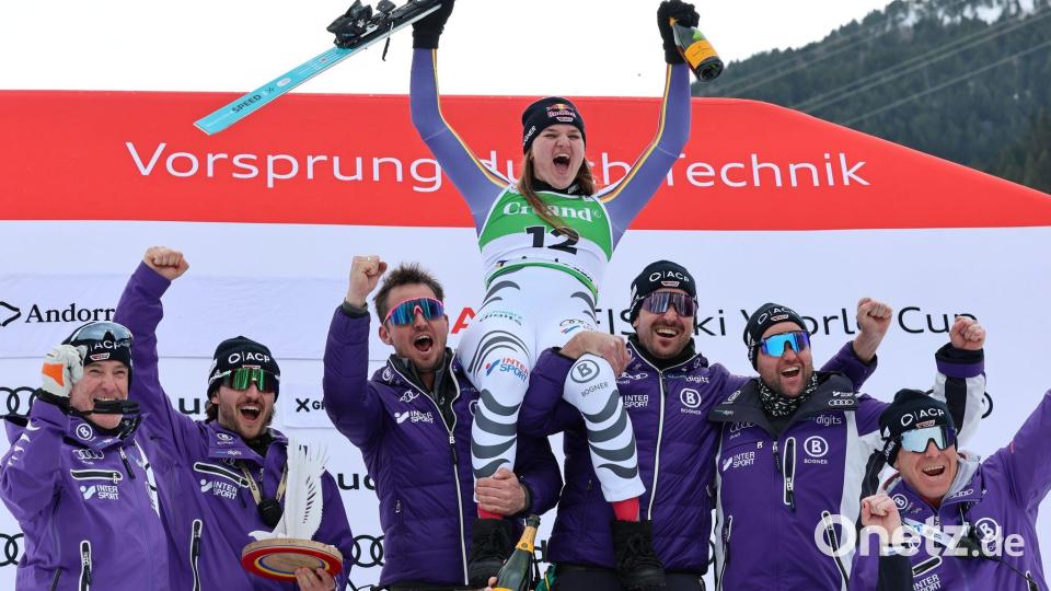 Nach ihrem Triumph wird Emma Aicher gebührend gefeiert. Bild: Marco Trovati/AP/dpa