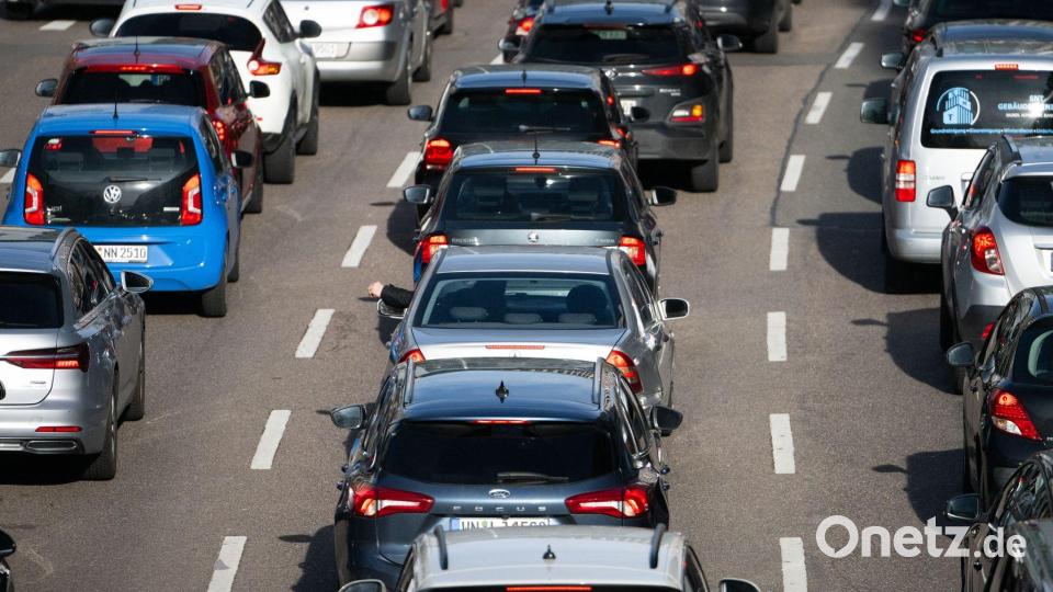 Das Umweltbundesamt spricht vom Straßenlärm als der dominierenden Lärmquelle in Deutschland. (Symbolfoto) Bild: Marijan Murat/dpa