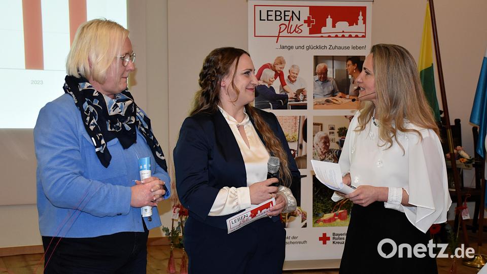 Janka Hannemann-Mathes (rechts im Interview mit Heike Kollarik und Nicole Beier) kam 2018 als Mitarbeiterin zu "Leben plus". Ein Glücksfall, wie Cornelia Stahl sagt. Bild: ubb