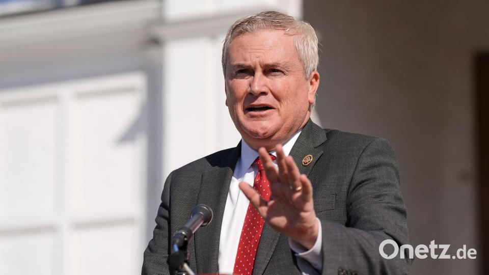 Comers Aussage zufolge reiste Ex-Präsident Clinton Dutzende Male mit Epsteins Flugzeug. Bild: Angelina Katsanis/AP/dpa