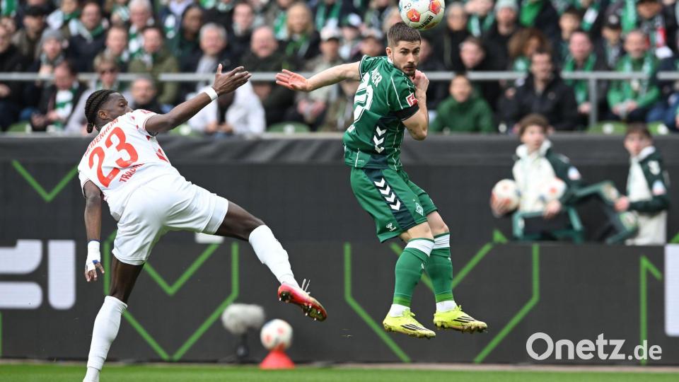 Ließ vor der Pause eine Bremer Doppelchance liegen: Romano Schmid (r) Bild: Carmen Jaspersen/dpa
