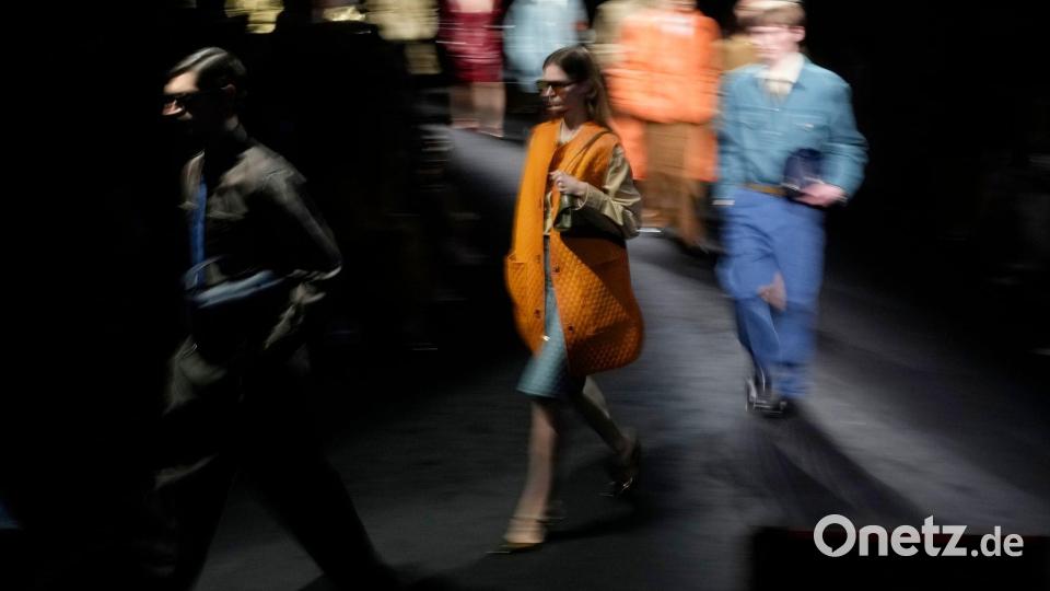 Fashion Week in Mailand - Models präsentieren Kreationen aus der Ferragamo Herbst/Winter 2026-2027 Damenkollektion während der Fashion Week. Bild: Luca Bruno/AP/dpa