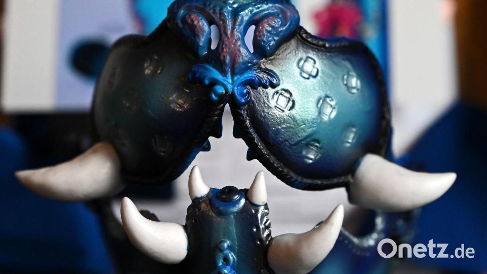 Die Maske ist für ein Cosplay des Charakters Derpy von den KPop Demon Hunters. Bild: Jennifer Brückner/dpa