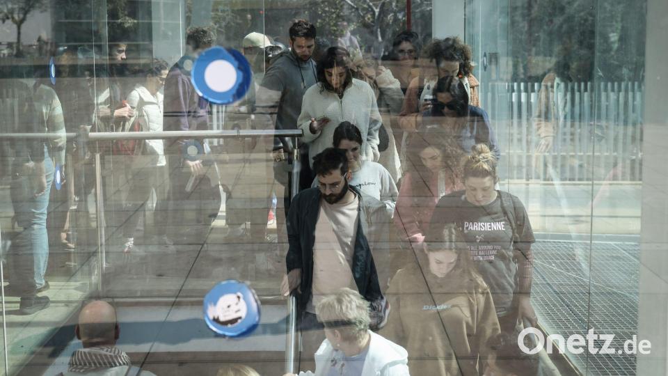 Menschen fliehen in Bild: Oren Ziv/dpa