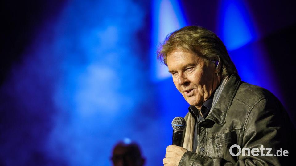 Als frisch gekürter Album-Charts-Spitzenreiter auf der Bühne: Howard Carpendale. Bild: Christoph Reichwein/dpa