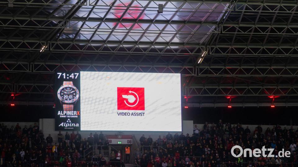 Das International Football Association Board (Ifab) entscheidet über neue Regeln für den Video-Referee. (Archivbild) Bild: Rolf Vennenbernd/dpa