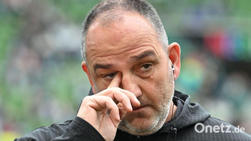 Es wird immer enger für seine Mannschaft: Heidenheims Trainer Frank Schmidt Bild: Carmen Jaspersen/dpa