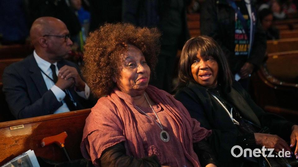 Jacqueline Jackson, die Ehefrau von Pastor Jesse Jackson, nimmt in Chicago an einer öffentlichen Trauerfeier teil. Bild: Erin Hooley/AP/dpa