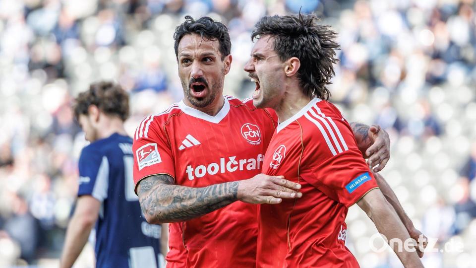 Tom Baack (r.) ließ die mitgereisten Nürnberger Fans jubeln. Bild: Andreas Gora/dpa