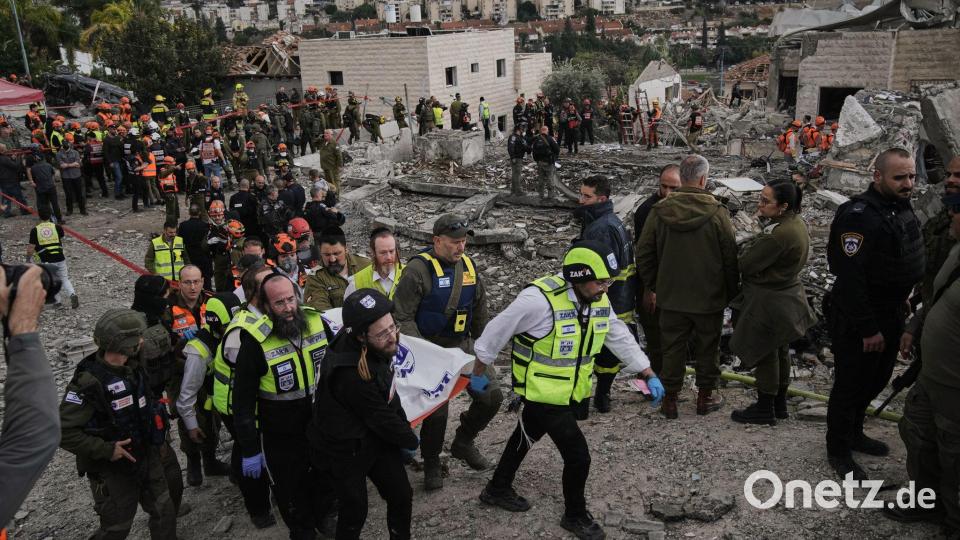 In Israel wurden mehrere Menschen durch einen Raketeneinschlag getötet. Bild: Leo Correa/AP/dpa