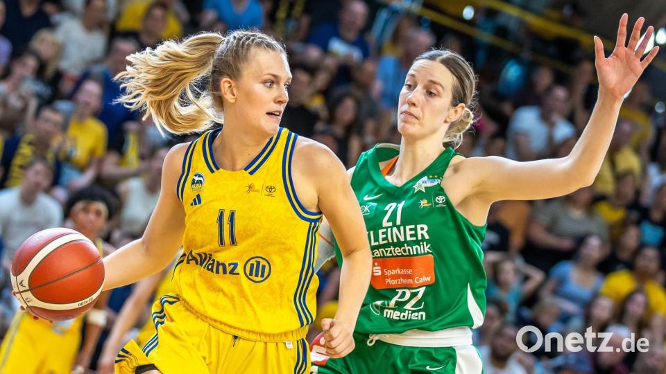 Die Berlinerinnen und Keltern trafen erstmals im Pokalfinale aufeinander. (Archivbild) Bild: Andreas Gora/dpa