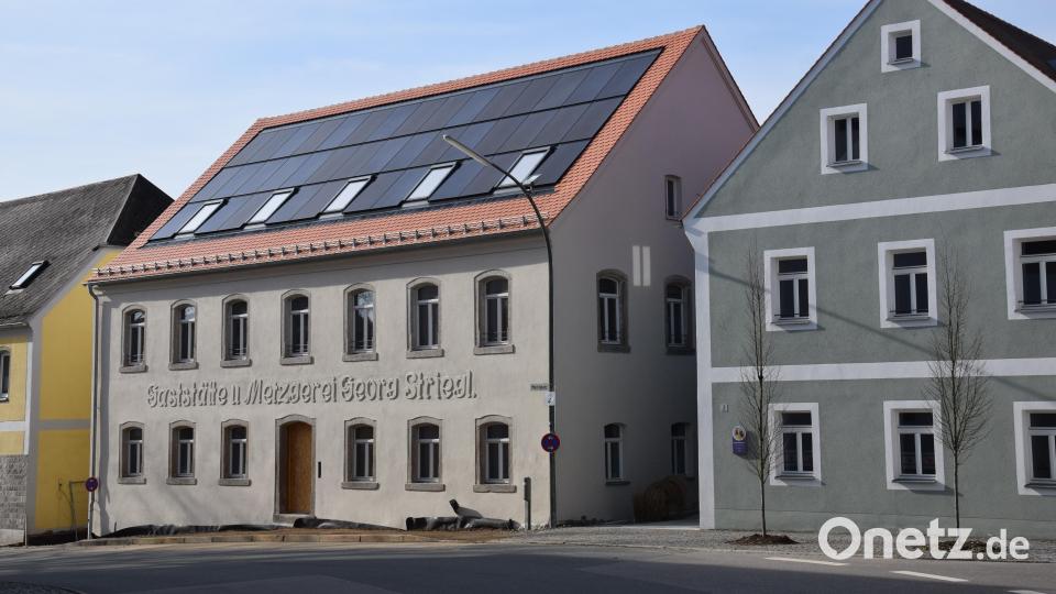 Um zügig weiter arbeiten zu können, wurden in der jüngsten Marktratssitzung erneut drei Gewerke zum Umbau des Anwesens Marktplatz 4 vergeben. Bild: fla