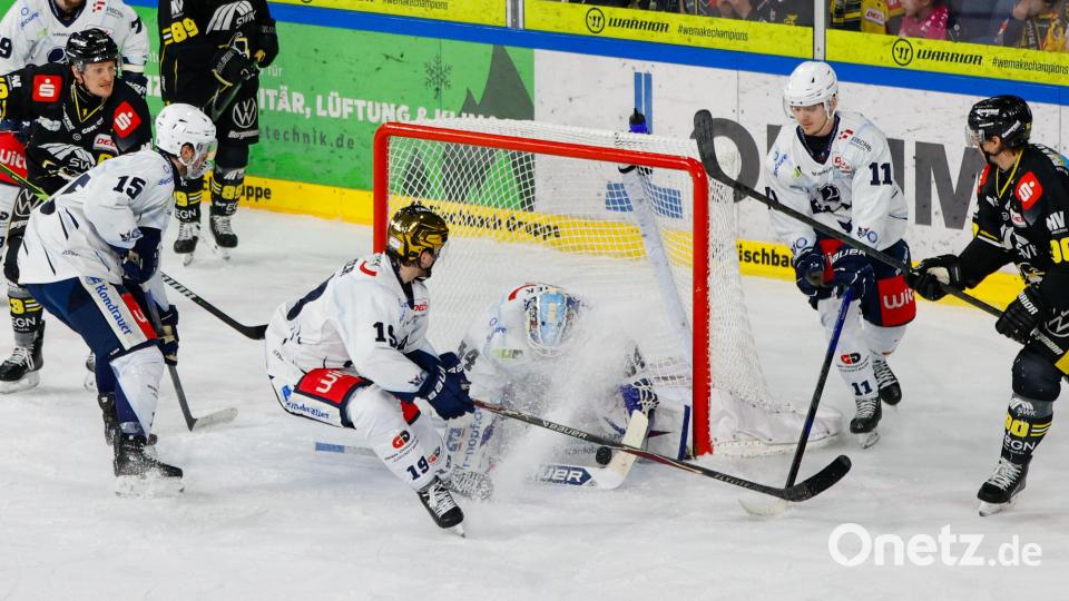 Trotz mutiger Leistung konnten die Blue Devils keinen Punkt aus Krefeld entführen. Sie verloren mit 4:7 beim Spitzenreiter. Bild: samla.de