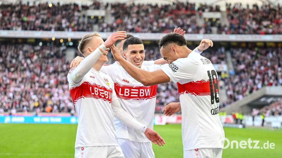 Kollektiver Jubel in Rot und Weiß: Chris Führich, Bilal El Khannouss und Jamie Leweling Bild: Harry Langer/dpa