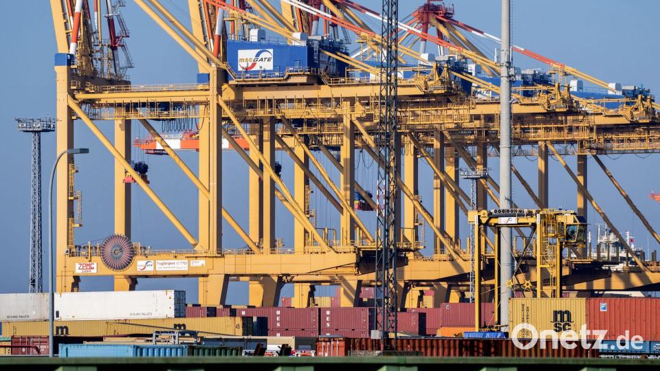 Steigende Ölpreise würden Warentransporte verteuern - ein Risiko besonders für die Exportnation Deutschland Bild: Hauke-Christian Dittrich/dpa