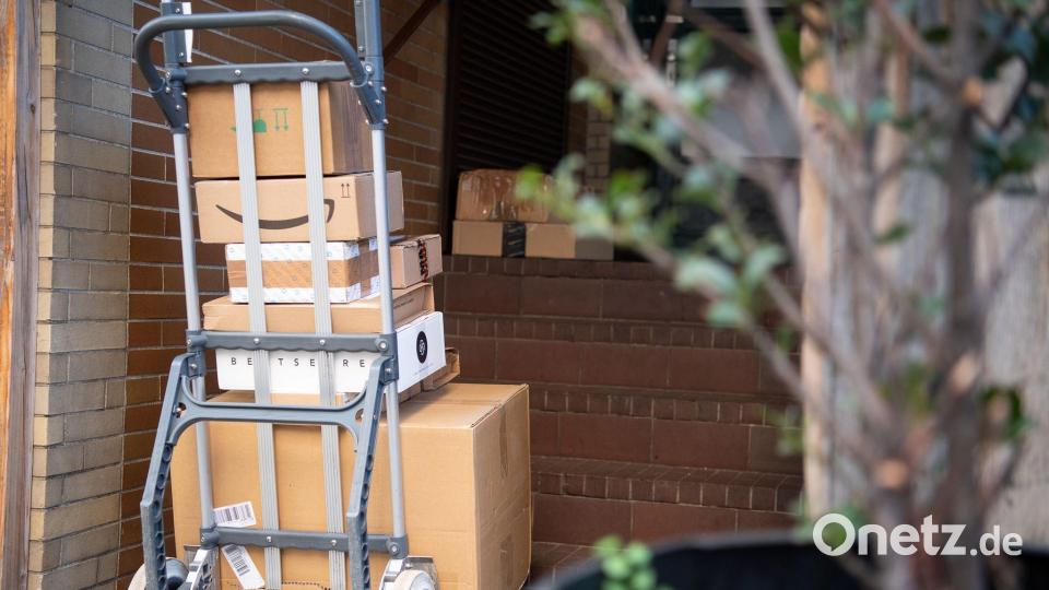 Laut Anklage soll die Bande die wertvolle Ware aus Zustellfahrzeugen gestohlen haben. Bild: Sebastian Gollnow/dpa