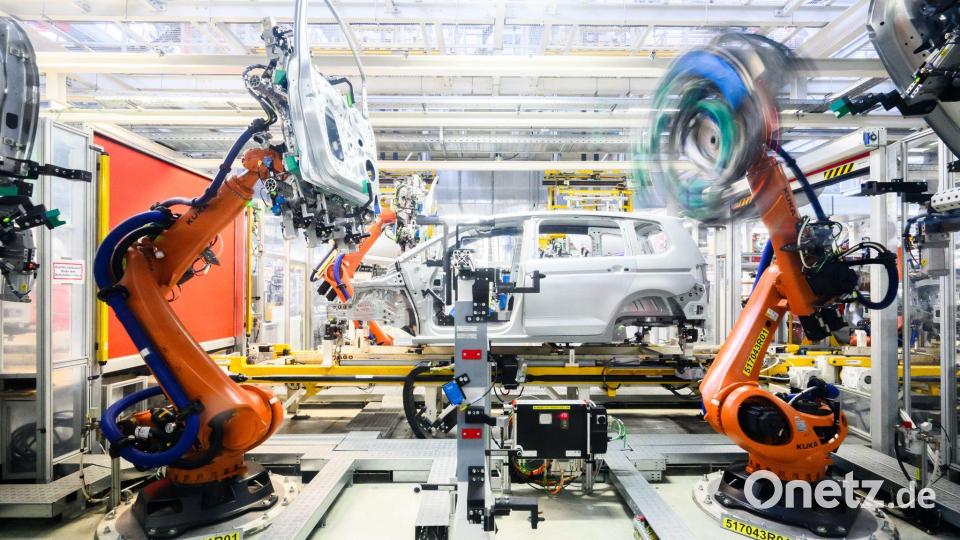 Auch in den Autowerken werden in diesen Wochen neue Betriebsräte gewählt. (Symbolbild) Bild: Julian Stratenschulte/dpa