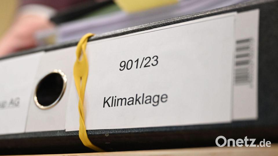 Mit Klimaklagen will die Umwelthilfe die Autobauer zum Verbrenner-Aus bringen. Bild: Uli Deck/dpa