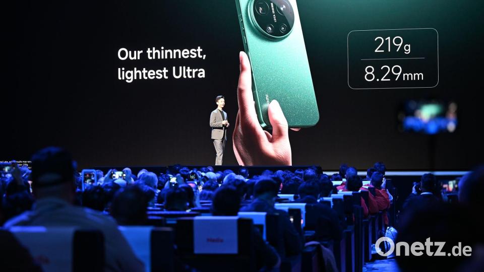 Das neue Xiaomi-Smartphone kostet in etwa so viel wie das iPhone von Apple. Bild: Wolf von Dewitz/dpa