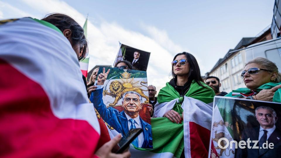 Viele Iraner haben seit 1979 ihre Heimat verlassen. Unter ihnen sind erbitterte Gegner der islamistischen Machthaber. (Archivfoto) Bild: Andreas Arnold/dpa