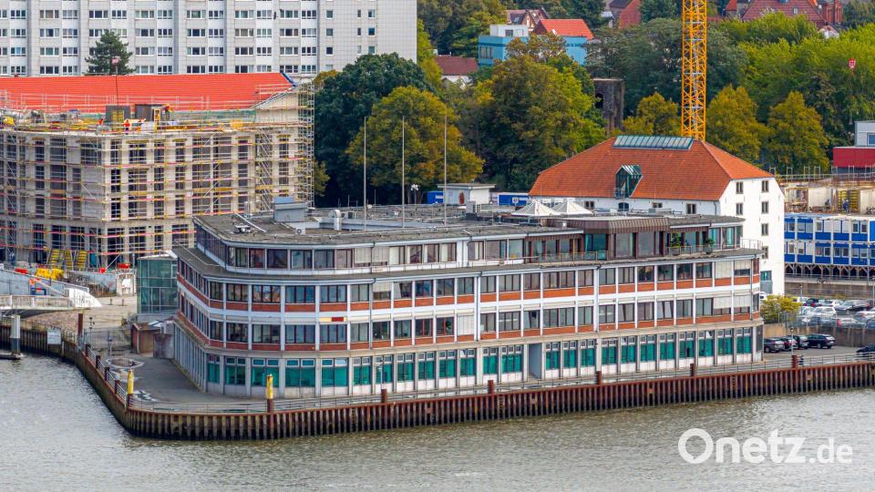 Blick auf den Hauptsitz von Naval Vessels Lürssen (NVL) an der Weser in Bremen. Bild: Sina Schuldt/dpa