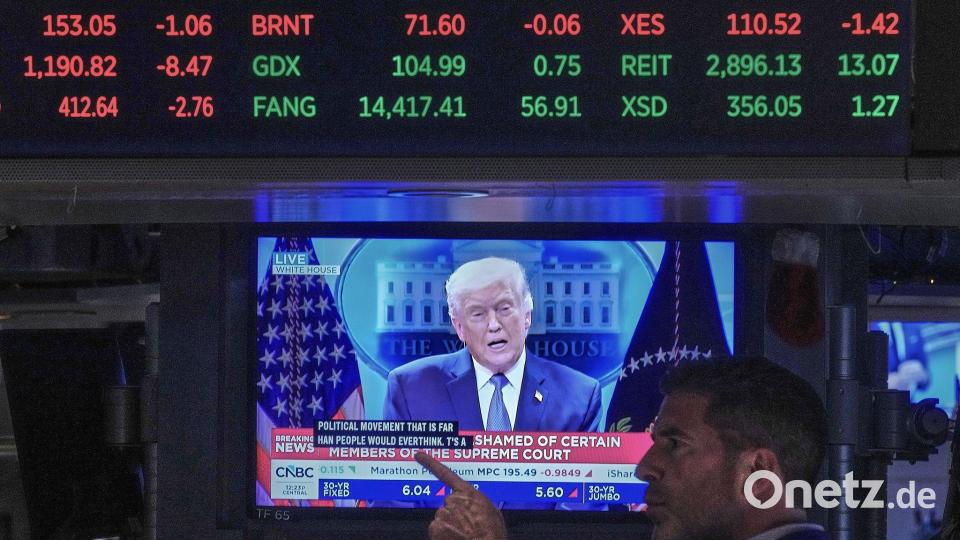 Auch die Zoll-Politik von Donald Trump wird Thema beim Besuch von Bundeskanzler Merz sein. Bild: Richard Drew/AP/dpa