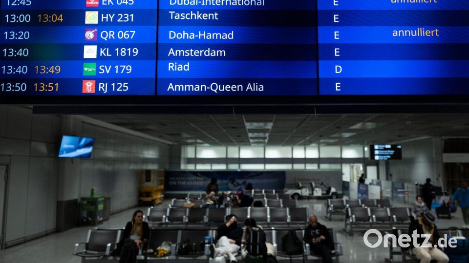 Vielerorts fallen zahlreiche Flüge aus, weil große Drehkreuze in der Golfregion nicht angeflogen werden können – so auch hier in Frankfurt. Bild: Florian Wiegand/dpa