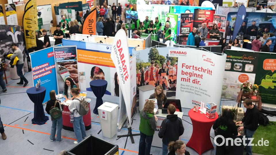 106 Aussteller bedeuteten bei der 24. Bildungsmesse in der Stadthalle Maxhütte-Haidhof Rekordbeteiligung. Bild: Hirsch