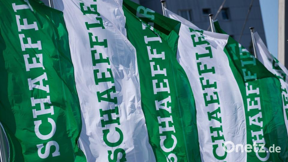 Der Zulieferer Schaeffler ist bei seinen Umsatzzielen vorsichtig und will sich von der Automobilindustrie unabhängiger machen. (Archivbild) Bild: Daniel Karmann/dpa