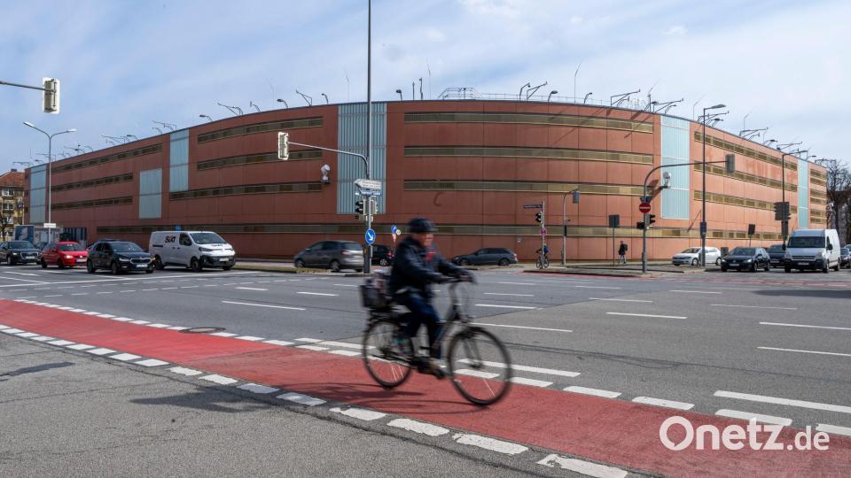 Die JVA-Mitarbeiter waren in München tätig. Bild: Peter Kneffel/dpa