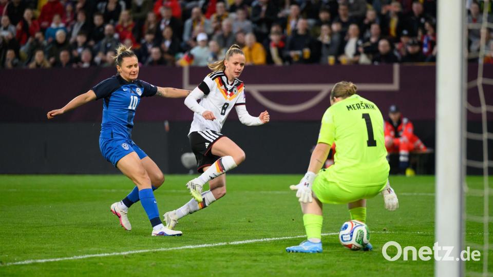 Wolfsburgs Vivien Endemann trifft zum 1:0 für die DFB-Auswahl. Bild: Robert Michael/dpa