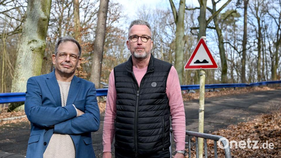 Hajo Seppelt und Jörg Mebus (r) wurde für die Pressekonferenz im Müggelturm nicht zugelassen (Archivbild) Bild: Britta Pedersen/dpa
