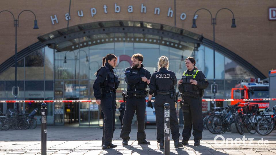 Ein Anrufer hatte über den Zentralruf der Polizei mitgeteilt, Sprengstoff sei im Bremer Hauptbahnhof abgelegt worden. Bild: Sina Schuldt/dpa