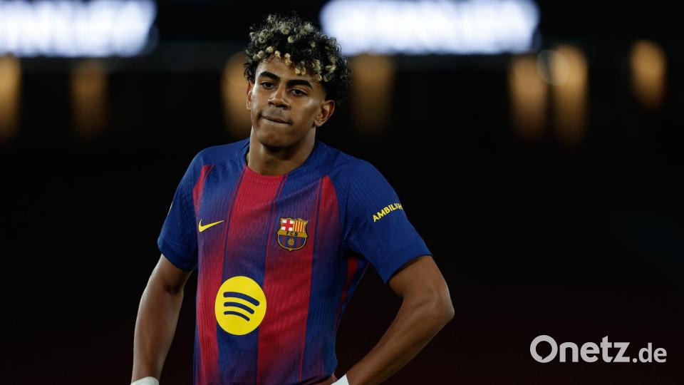 Auch Lamine Yamal war nach Pokal-Aus mit dem FC Barcelona enttäuscht. Bild: Joan Monfort/AP/dpa