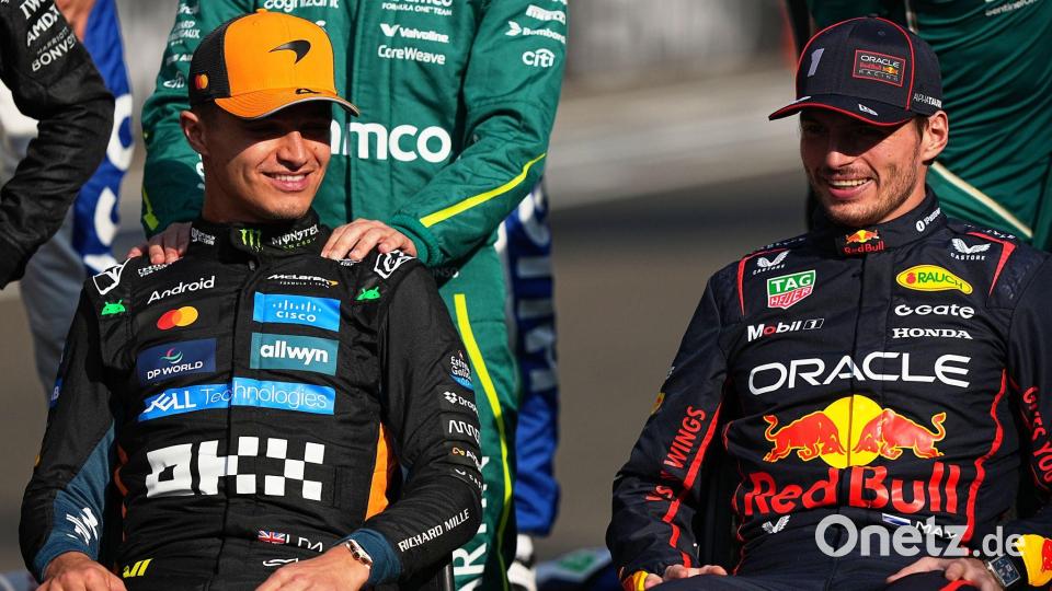 Lando Norris (l) entthronte Max Verstappen in der vergangenen Saison. (Archivbild) Bild: Fatima Shbair/AP/dpa