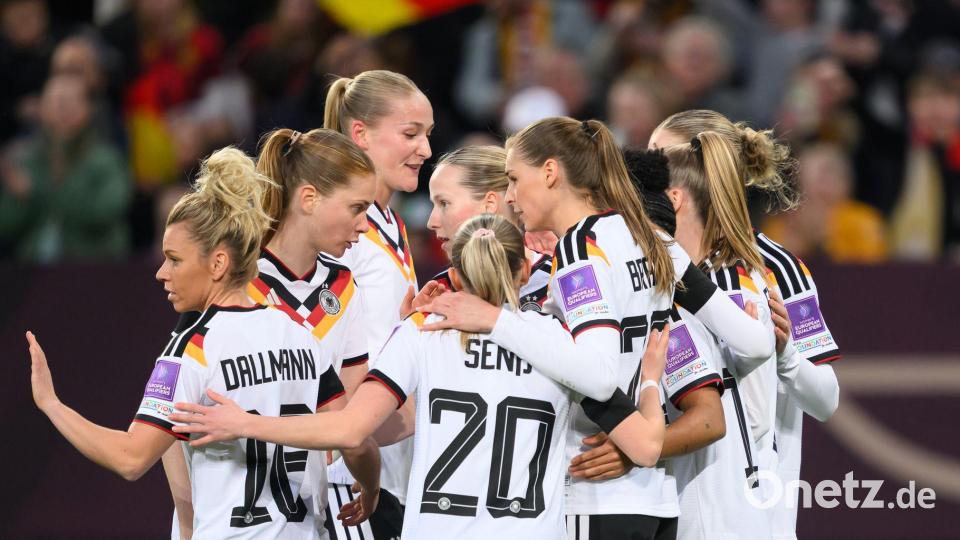 Deutschlands Spielerinnen jubeln nach dem Tor zum 1:0 gegen Slowenien. Bild: Robert Michael/dpa