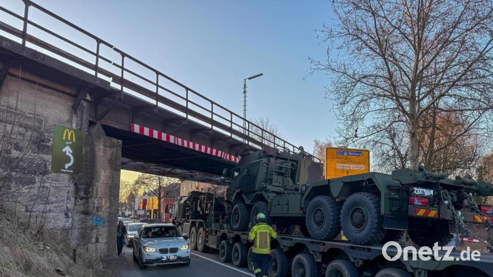 Da Reparaturen an der Strecke vorgenommen werden müssen, ist auch der Zugverkehr beeinträchtigt. Bild: Wolfgang Steinbacher